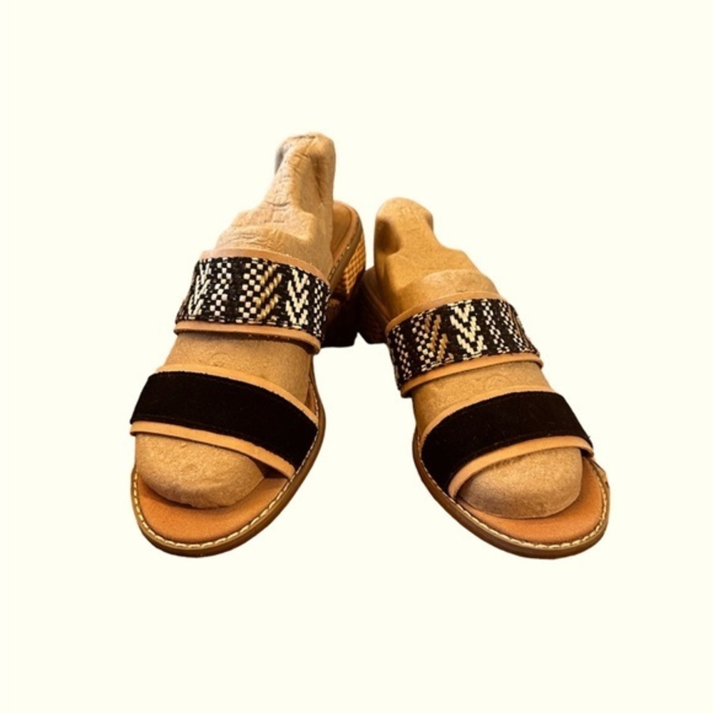 Toms bohemian black and tan size 6,5 flat slides